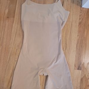 RED HOT by SPANX Women`s SS3515 Mid-Thigh Body Shaper Nude size 1X